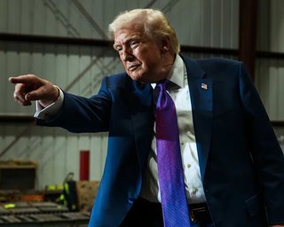 Шантаж Европы из-за Ирана: Трамп угрожал прекратить поставки оружия Украине, — FT