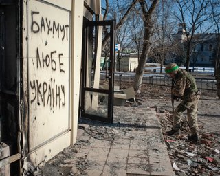 "Мы должны были беречь своих солдат": украинский генерал рассказал о боях за Бахмут
