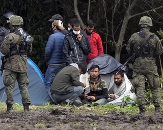 "Нужно больше сил": Польша отправит дополнительные войска на границу с Беларусью, — СМИ