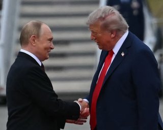 "Игра старых друзей": Путин извлек из встречи с Трампом максимальную пользу, — Politico