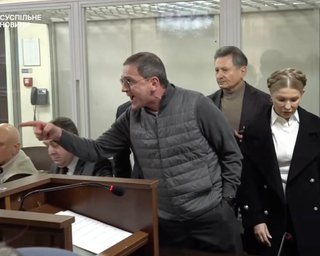 "Ти — цирковий клоун": соратники Тимошенко намагались зірвати засідання суду у її справі (відео)