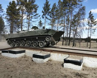 Українські військові під час визволення Високопілля затрофеїли російський БТР-Д (відео)