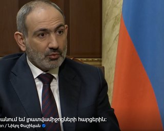 "Жду вас в Ереване". Пашинян предложил военным решить вопрос со "скулящими" протестующими