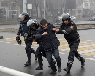 "Работали подрывные группы". Власти Казахстана заявили о гибридном теракте с целью госпереворота