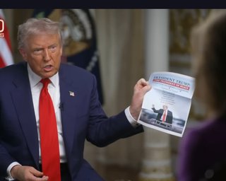 Трамп носит с собой бумажку с количеством войн, которые он завершил (видео)