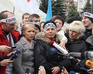 Одну из голодающих активисток "Батьківщини" забрала скорая