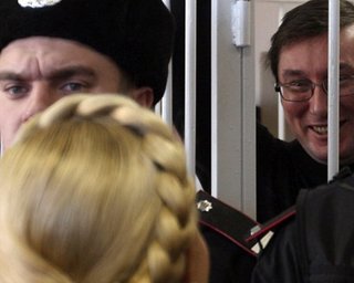 Луценко: Мне достался волчище, а Тимошенко - щенок