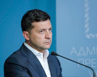 "Люди понимают, что происходит": Зеленский впервые прокомментировал подозрение Порошенко (видео)
