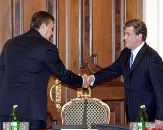 В БЮТ назвали Ющенко техническим кандидатом Януковича