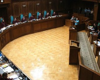 Конституционный суд продолжил в закрытом режиме рассматривать законность роспуска Рады