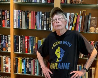 "Это не война, это — терроризм": Стивен Кинг осудил обстрел жилого дома в Умани