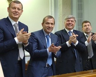 Клюев: Кабмин Азарова спас Украину от коллапса