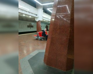 "Преемник Кернеса" разгуливал по метро без маски (фото)