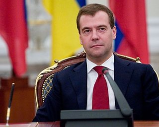 Медведев пригласил Украину в свой военный блок