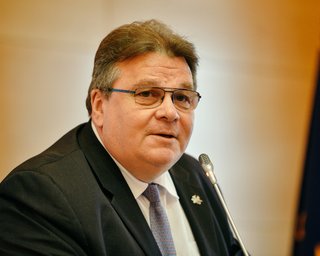 "Азовский пакет" санкций ЕС против РФ запоздалый и незначительный, - глава МИД Литвы