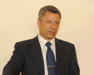 Бойко: Тимошенко перепродала посредникам 11 млрд. кубов газа
