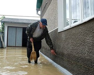 На Львовщине стихия разрушила мост, повредила 10 домов 