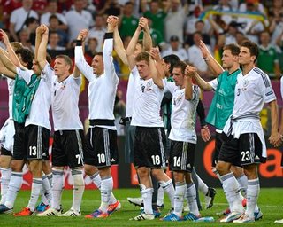 Сюжет дня. В финале Евро-2012 Германия может потеснить действующего чемпиона