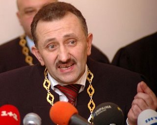 Экс-судье Зварычу дали на ознакомление его уголовное дело
