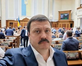 Facebook удалил страницу Деркача за вмешательство в американские президентские выборы 2020