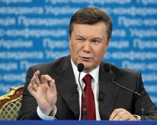 Янукович заветировал изменения в закон об обязательном соцстраховании