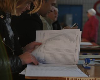 Неизвестные блокировали избирательный участок в центре Запорожья