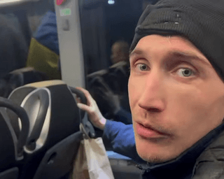 "Любіть Україну": український військовий продекламував знаменитий вірш після обміну (відео)