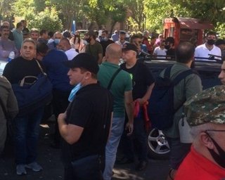 Война в Карабахе: Армения ввела военное положение