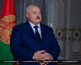 "Стоим. Иногда спиной": Лукашенко рассказал, как обороняет границы России и Беларуси