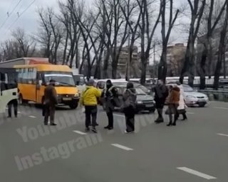 Поліція масово штрафує громадський транспорт у Києві: водії бояться гальмувати (відео)