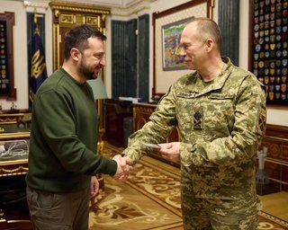 Проводить співбесіди з кандидатами: Зеленський розглядає можливість звільнення Сирського, — FT