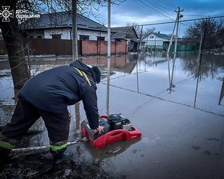 Под угрозой жилые дома: в ГСЧС предупредили о подтоплении в нескольких областях Украины (карта)