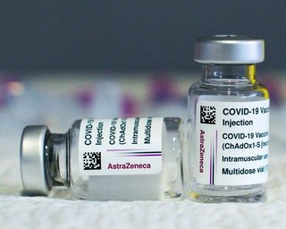 В Канаде на упаковках AstraZeneca разместили предупреждение о тромбозе