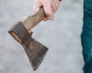 У Ковелі чоловік з сокирою напав на людей: жертви отримали важкі травми, — що відомо