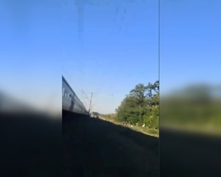 Люди стояли поруч: у мережі з'явилися кадри атаки "Шахеда" на локомотив "Укрзалізниці" (відео)