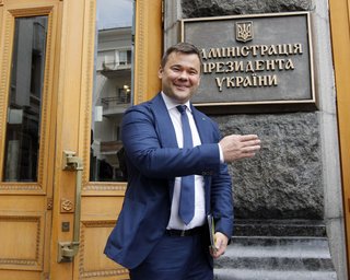 Глава АП Богдан представлял фирму, которая вывела в офшор 200 млн грн, – СМИ