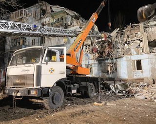 Ракетний удар по житловому будинку у Запоріжжі: рятувальники дістали тіла ще 2 загиблих (фото)