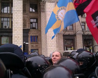 На Майдане Независимости произошло первое столкновение