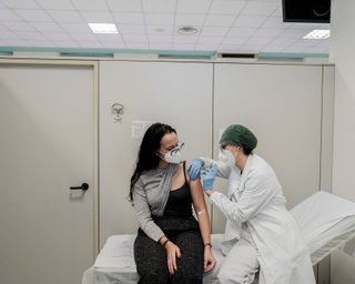 Медиков в Италии обязали вакцинироваться от COVID-19