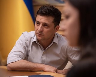 Мы хотим услышать мнение людей относительно возможных переговоров с Россией, – Зеленский