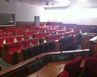 Четыре активиста заняли зал заседаний Киевсовета, чтобы блокировать собрание 19 августа