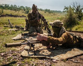"Зі спущеними штанами": ЗСУ взяли в полон 19 солдатів ЗС РФ без жодного пострілу (відео)