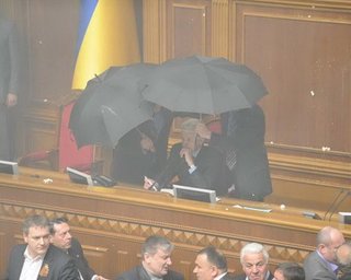 Депутаты не расплатились за ущерб от драки в Раде