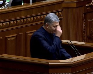 "Нехай Бог простить": Порошенко подякував ОПЗЖ і перехрестився в Раді (відео)