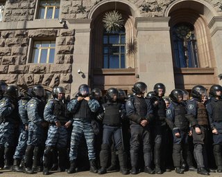 Прокуратура взялась за расследование недопуска нардепов на заседание Киевсовета