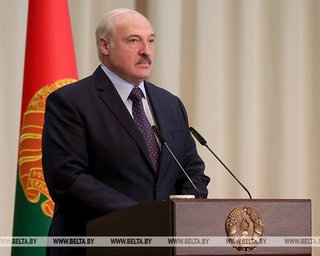 "Войны начинаются с майданов". Лукашенко готов применить армию для разгона уличных протестов