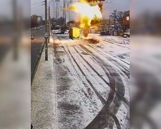 ВС РФ массированно атаковали Днепр: столб дыма над городом и "Шахед", который зацепился за провода (видео)