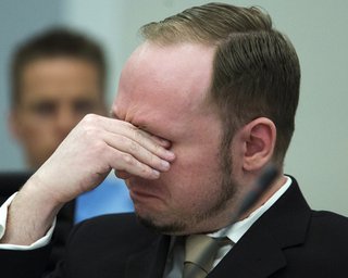 Андерс Брейвик написал жалобу о нарушении его прав