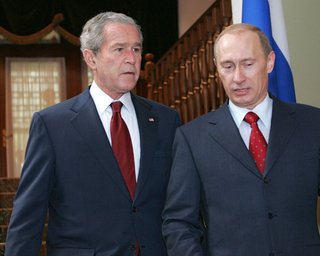 Путін сам хотів у НАТО, але не хотів бачити там Україну: опубліковано його переговори з Бушем