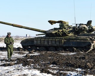 Под Новоазовском скопилась российская бронетехника, - Шкиряк